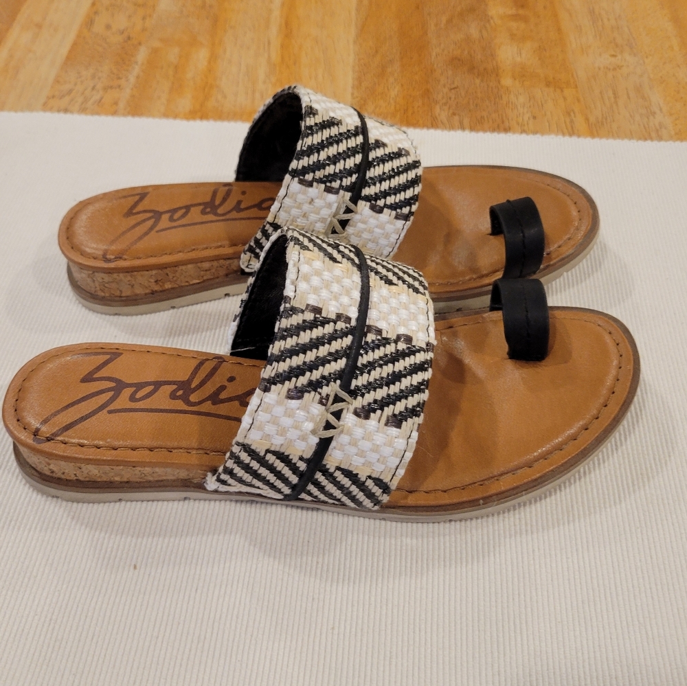 🟫EUC~ ZODIAC TOE LOOP SANDAL - Picture 2 of 5